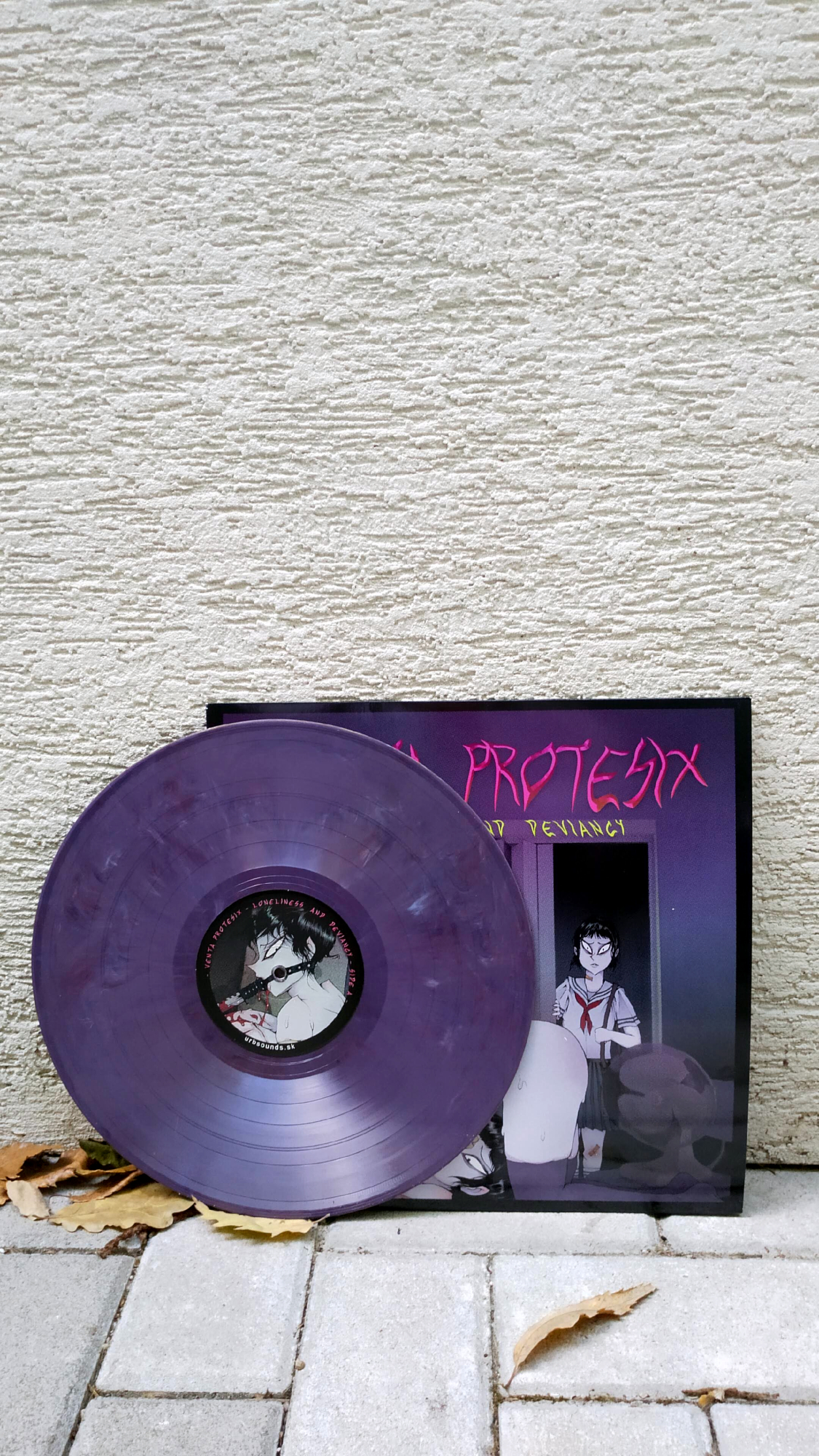 Venta Protesix – Loneliness And Deviancy